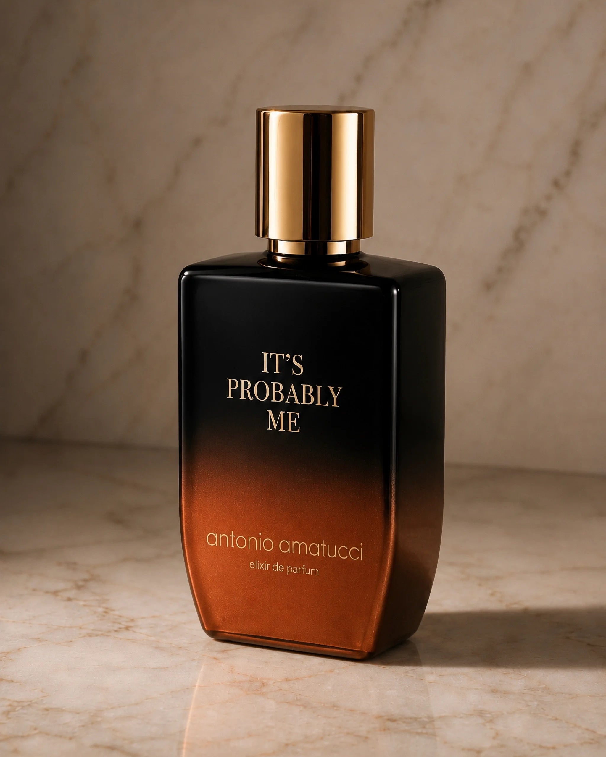 Flacone It's Probably Me Elixir de Parfum Antonio Amatucci, profumo ambrato al dattero e ambra grigia