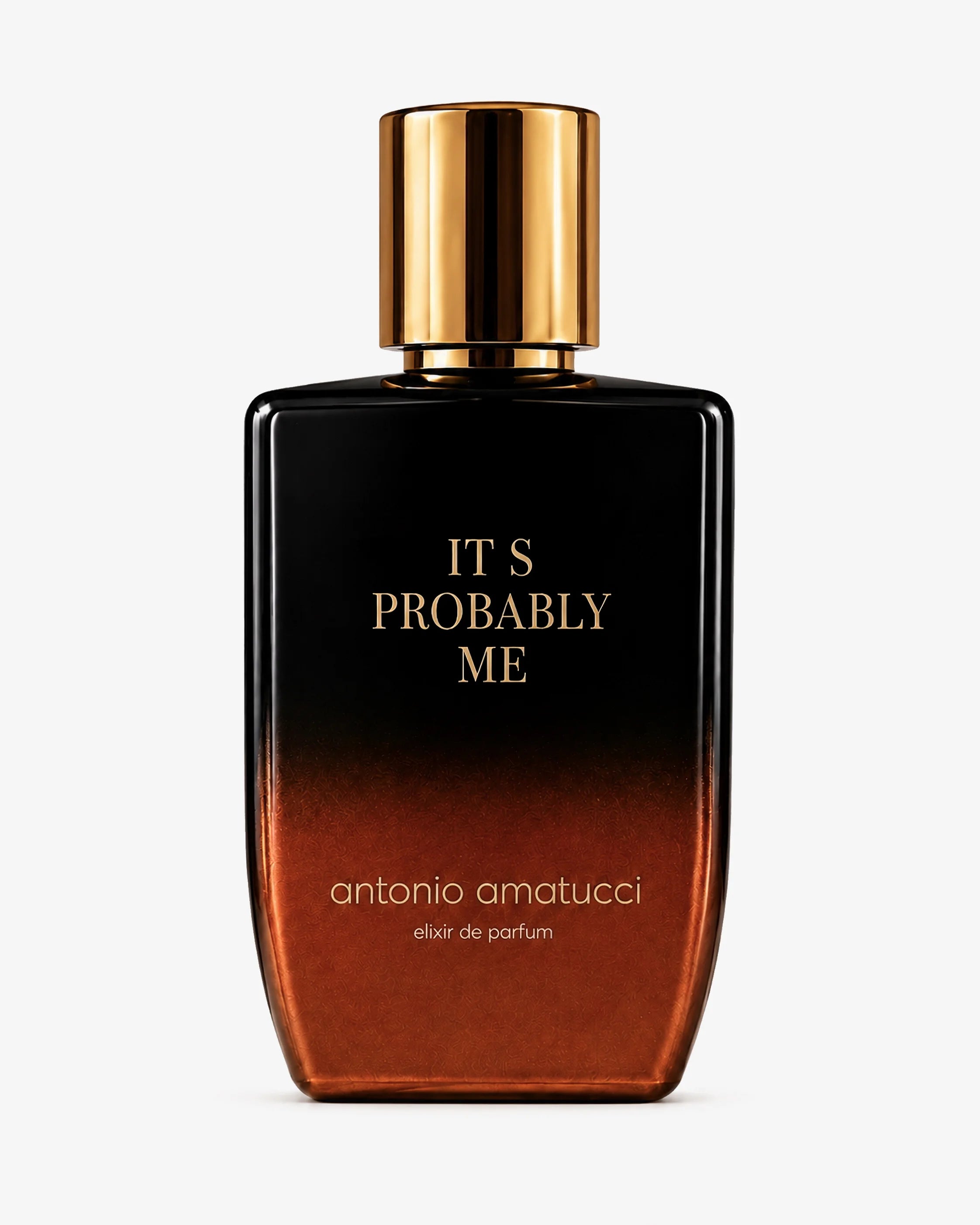 It's Probably Me elixir de parfum di Antonio Amatucci. La boccetta di vetro rettangolare è impreziosita da una sfumatura che passa dal nero profondo in alto a un marrone ambrato radioso alla base, completata da scritte dorate e un tappo cilindrico in oro lucido specchiato. La piramide olfattiva della fragranza racchiude ingredienti esclusivi come dattero ancestrale, pompelmo, cardamomo, ambra grigia minerale, legno di cashmere e caramello bruno.